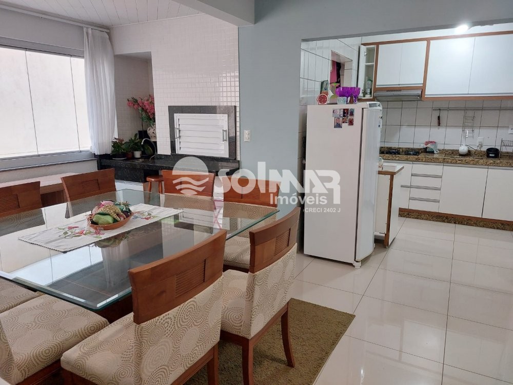 3 DORM SENDO 1 SUITE 1 VAGA  MOBILIADO QUADRA MAR