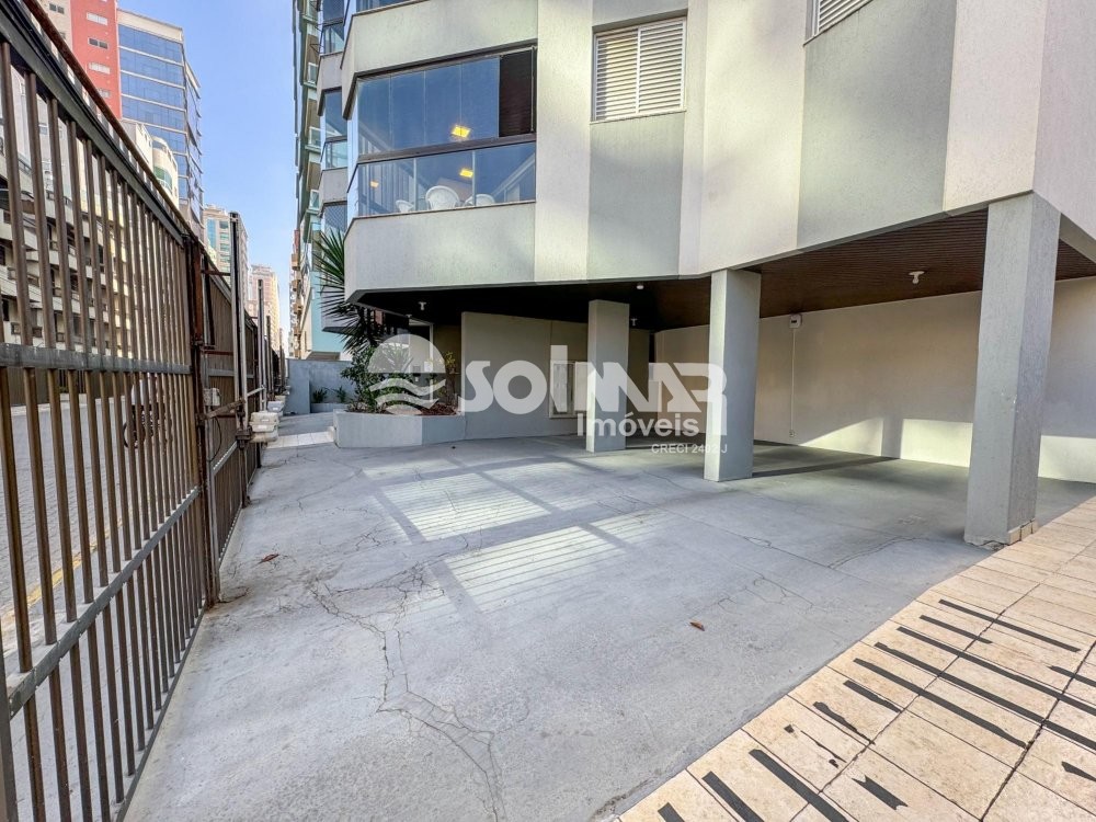 4 DORM SENDO 2 SUITES 1 VAGA DE GARAGEM MEIA PRAIA