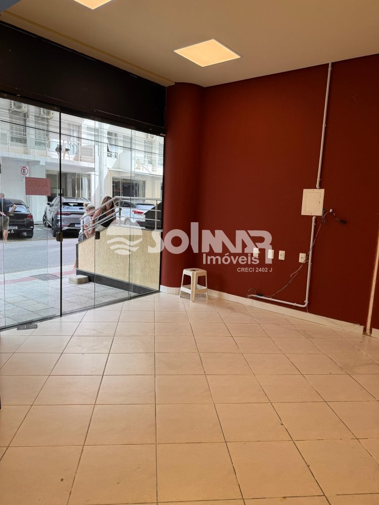 SALA  COMERCIAL  - PREDIO  FRENTE AVENIDA