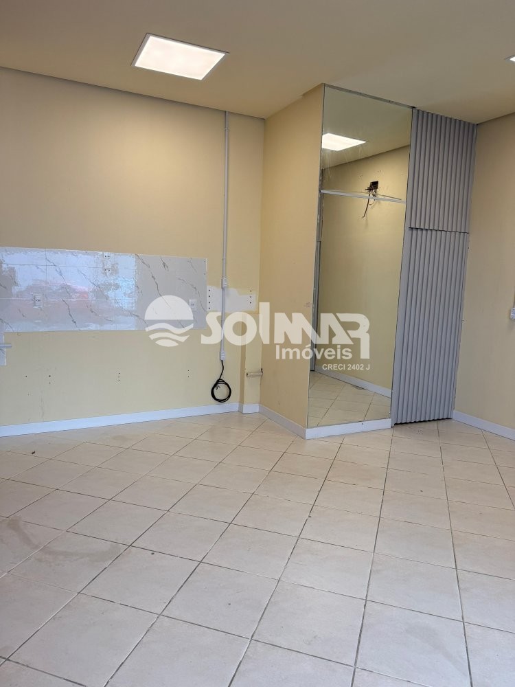 SALA  COMERCIAL  - PREDIO  FRENTE AVENIDA