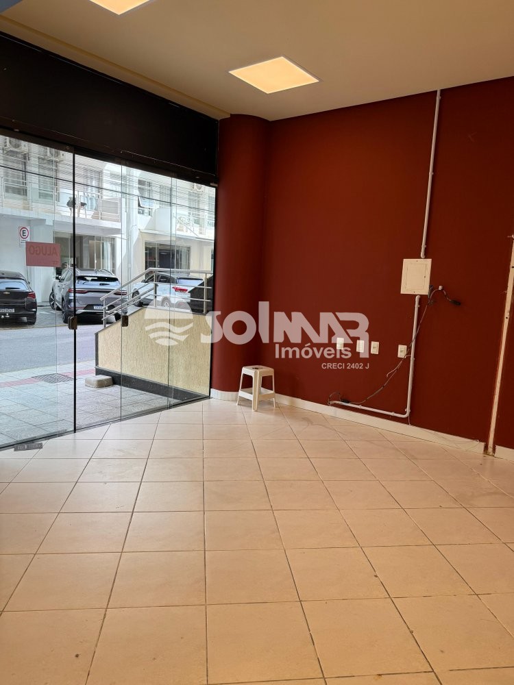 SALA  COMERCIAL  - PREDIO  FRENTE AVENIDA