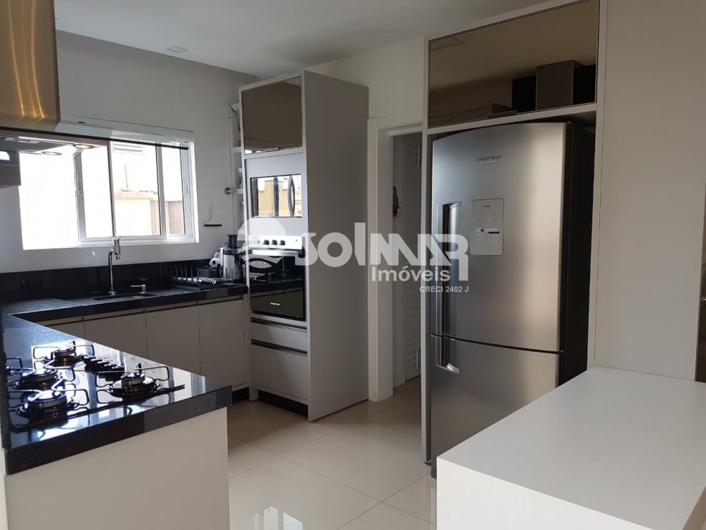 3 SUITES 3 VAGAS DE GARAGEM - MEIA PRAIA