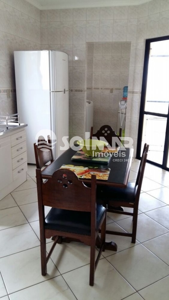 3 DORMiTORIOS SENDO 2 SUITES 2 VAGAS  DE GARAGEM 