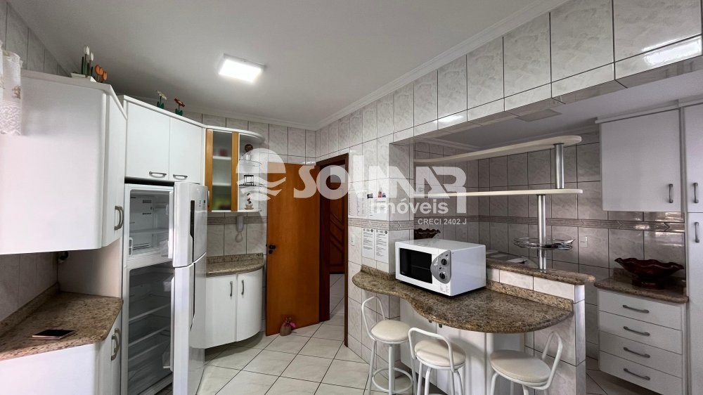 04 DORM E 02 VAGAS DE GARAGEM - AT 200M DO MAR