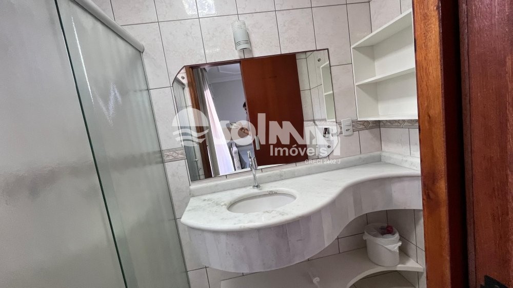 04 DORM E 02 VAGAS DE GARAGEM - AT 200M DO MAR