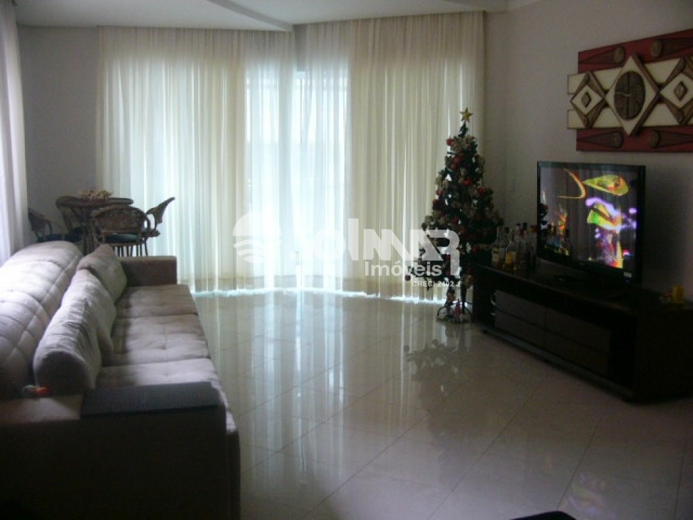 03 DORMITRIOS E 02 VAGAS DE GARAGEM - QUADRA MAR 