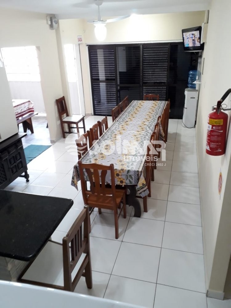 CASA DE EXCURS�O BEM LOCALIZADA - MEIA PRAIA