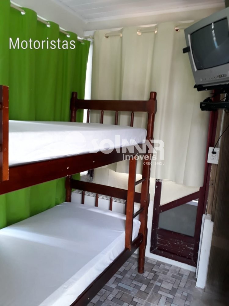 CASA DE EXCURS�O BEM LOCALIZADA - MEIA PRAIA