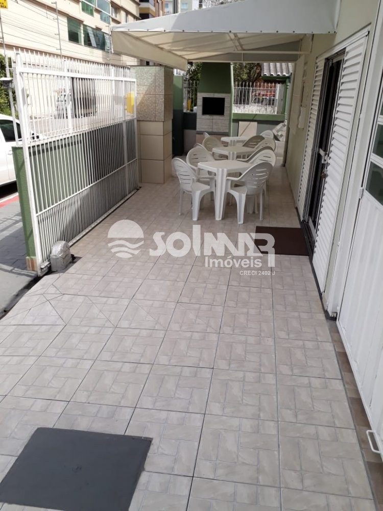 CASA DE EXCURS�O BEM LOCALIZADA - MEIA PRAIA