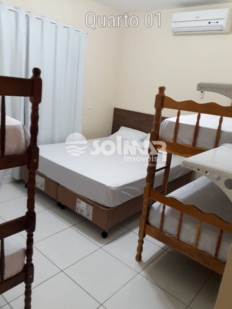 CASA DE EXCURS�O BEM LOCALIZADA - MEIA PRAIA