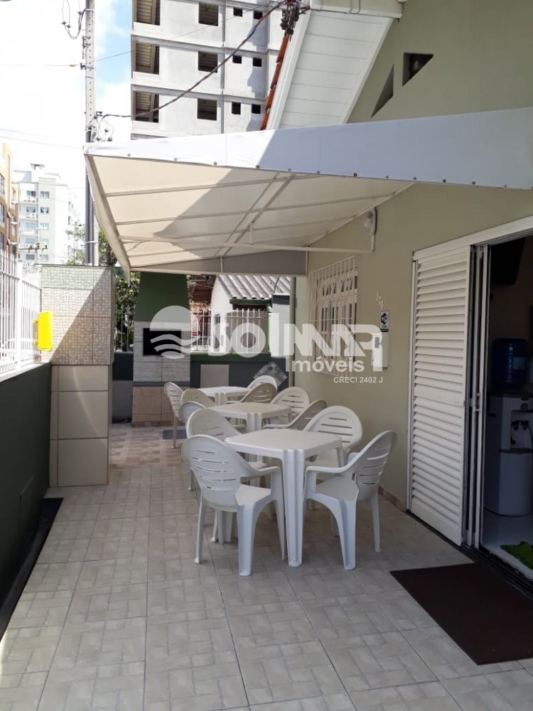 CASA DE EXCURS�O BEM LOCALIZADA - MEIA PRAIA