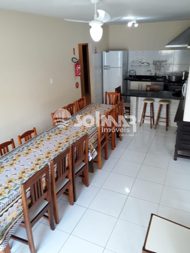 CASA DE EXCURS�O BEM LOCALIZADA - MEIA PRAIA