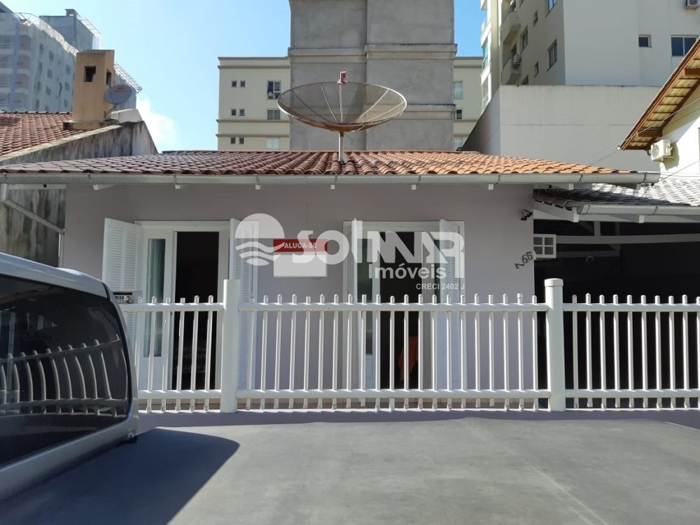 04 DORMITRIOS E 04 VAGAS - CASA 