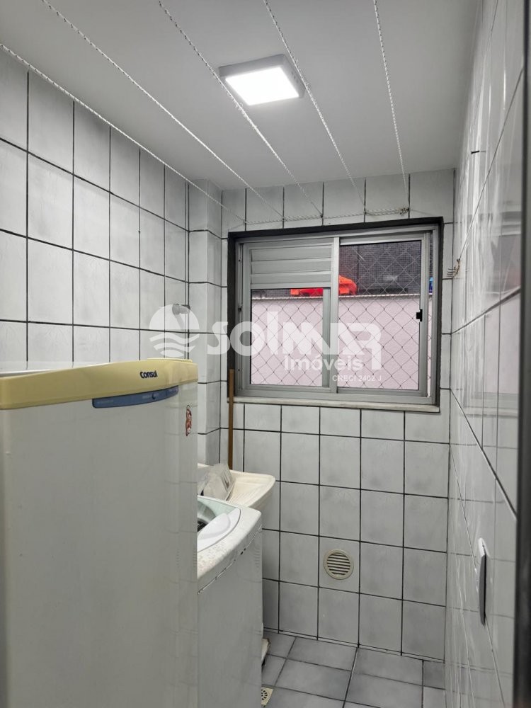 02 DORMITRIOS E 01 VAGA DE GARAGEM - MEIA PRAIA