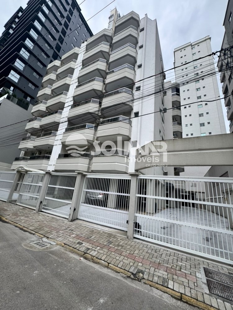 02 DORMITRIOS E 01 VAGA DE GARAGEM - MEIA PRAIA