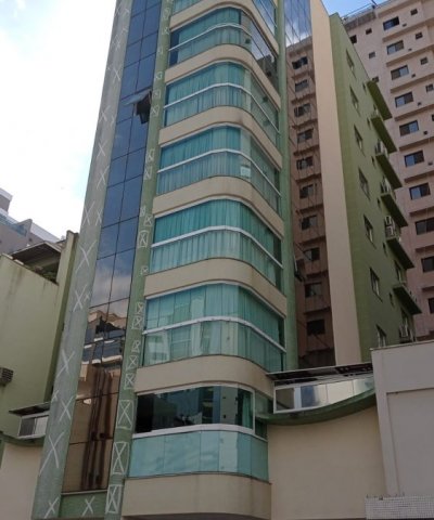 (ANUAL) 03 SU�TES E 02 VAGAS - MEIA PRAIA