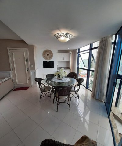 03 SU�TES E 02 VAGAS DE GARAGEM - FRENTE AVENIDA