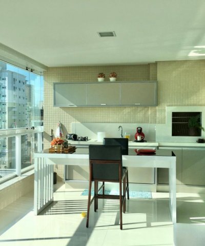 04 SU�TES E 02 VAGAS DE GARAGEM - FRENTE AVENIDA 