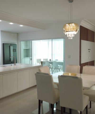 03 SU�TES E 03 VAGAS DE GARAGEM - MEIA PRAIA 