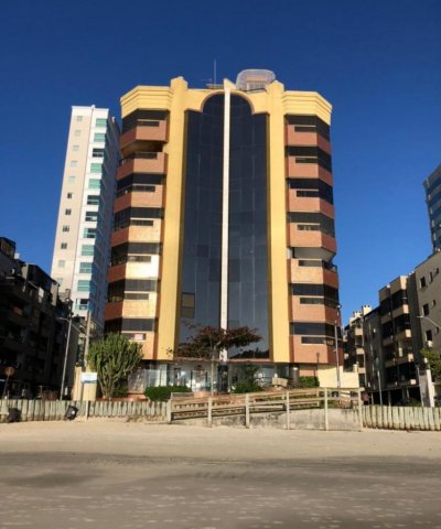 05 SU�TES E 02 VAGAS - FRENTE MAR 