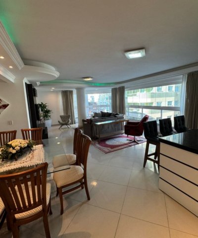 03 SU�TES E 02 VAGAS DE GARAGEM - MEIA PRAIA 