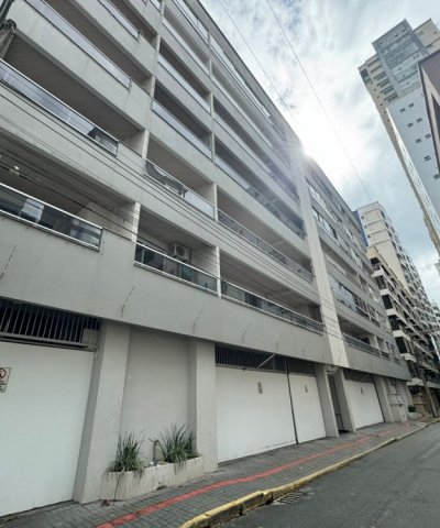 03 DORMIT�RIOS E 01 VAGA DE GARAGEM - QUADRA MAR