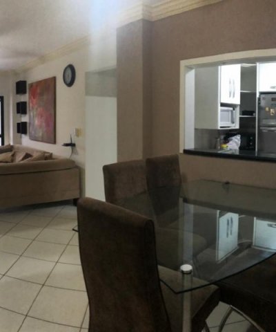 02 DORM E 01 VAGA DE GARAGEM - AT 100M DA PRAIA 